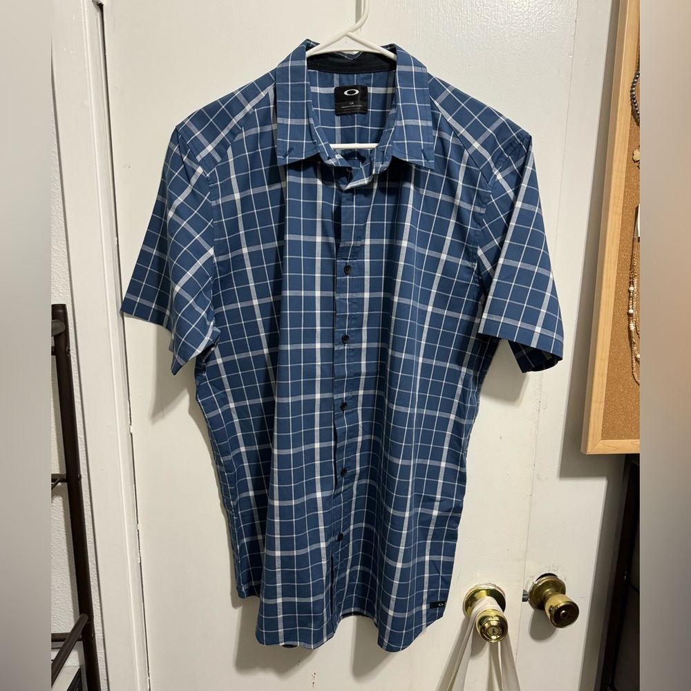 Men’s Oakley Button-Up Shirt sz L